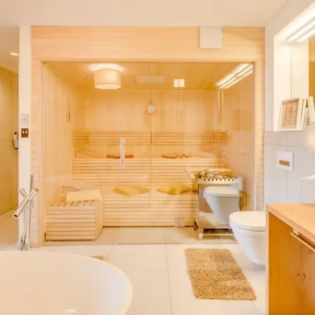 Luxus Poolblick - Mit Eigener Sauna By Interhome